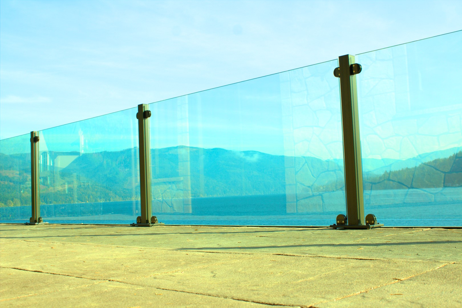 Infinity Railing | CrystaLite, Inc.